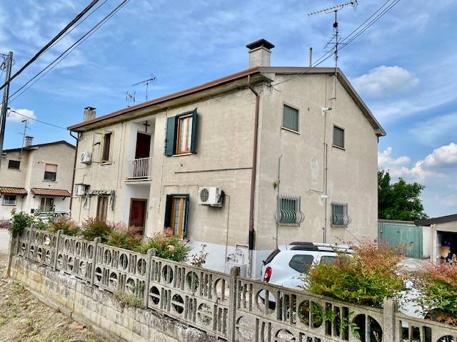appartamento in vendita a Trecenta in zona Sariano