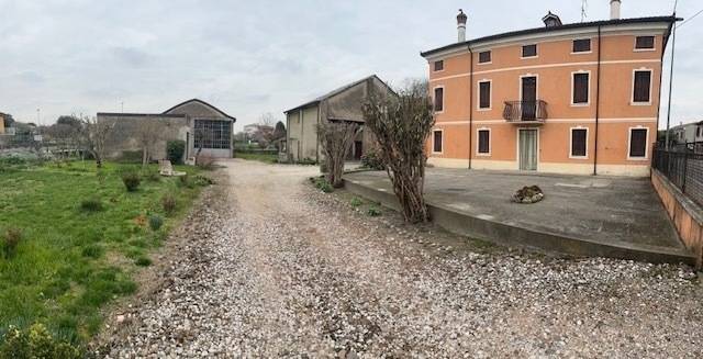 casa indipendente in vendita a Trecenta