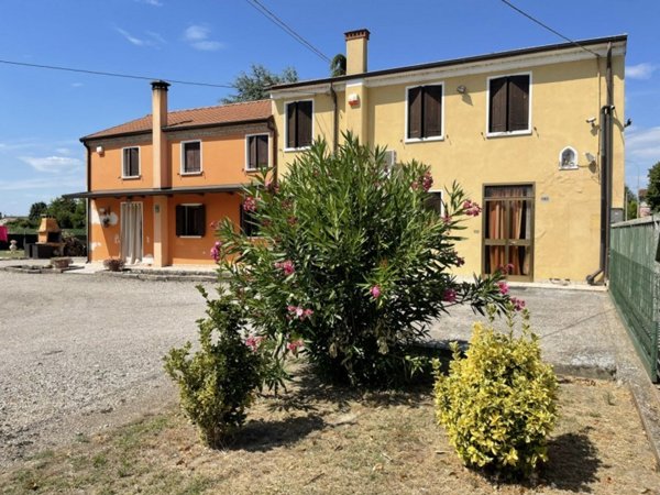 casa indipendente in vendita a Trecenta