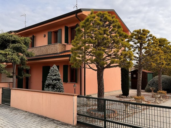 casa indipendente in vendita a Trecenta