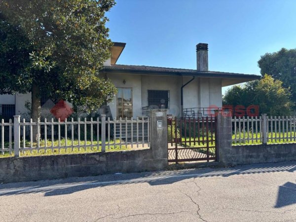 casa indipendente in vendita a Trecenta