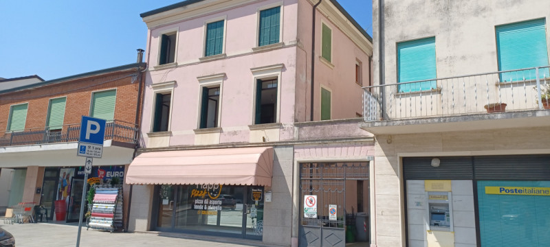 negozio in vendita a Trecenta