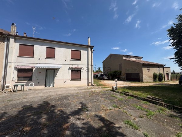 casa indipendente in vendita a Trecenta in zona Sariano