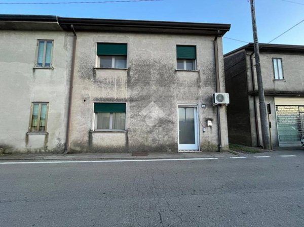 casa indipendente in vendita a Villadose in zona Cambio