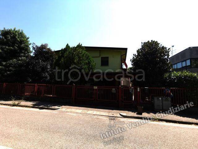 locale commerciale in vendita a Villadose