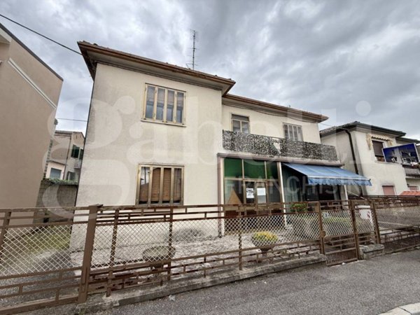 casa indipendente in vendita a Villadose