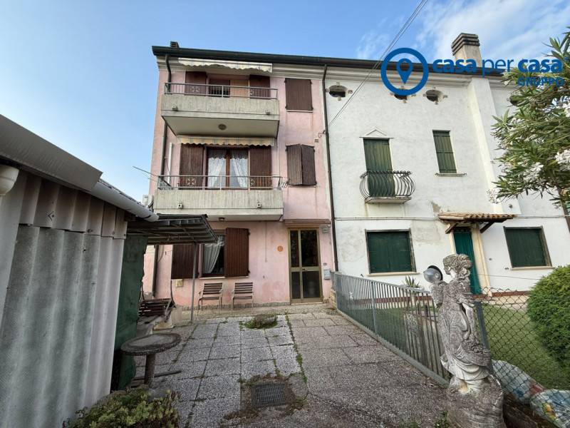 casa indipendente in vendita a Villanova del Ghebbo