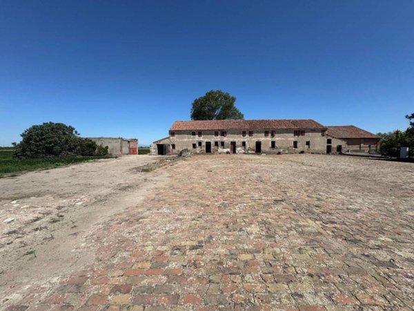casa indipendente in vendita a Villanova del Ghebbo