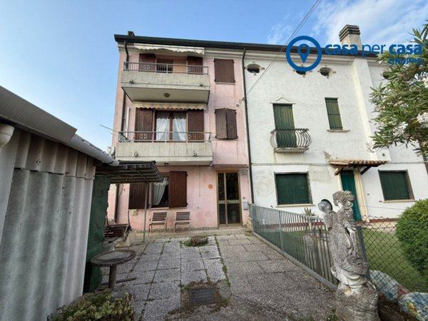 casa indipendente in vendita a Villanova del Ghebbo