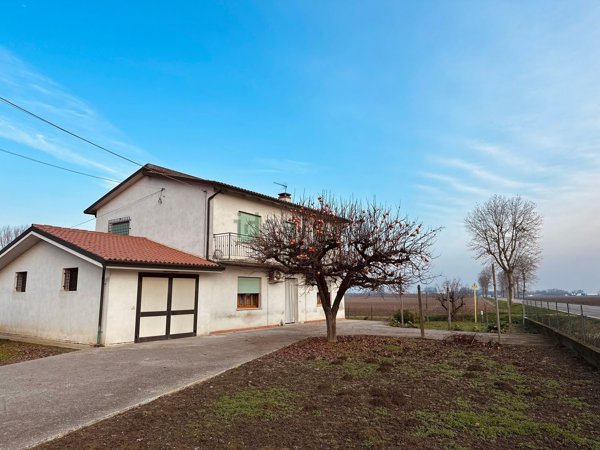 casa indipendente in vendita a Villanova del Ghebbo