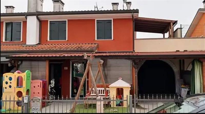 casa indipendente in vendita a Porto Viro