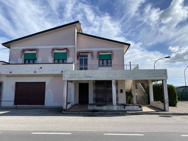 intera palazzina in vendita a Porto Viro