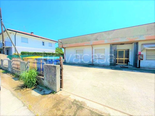 locale commerciale in vendita a Porto Viro