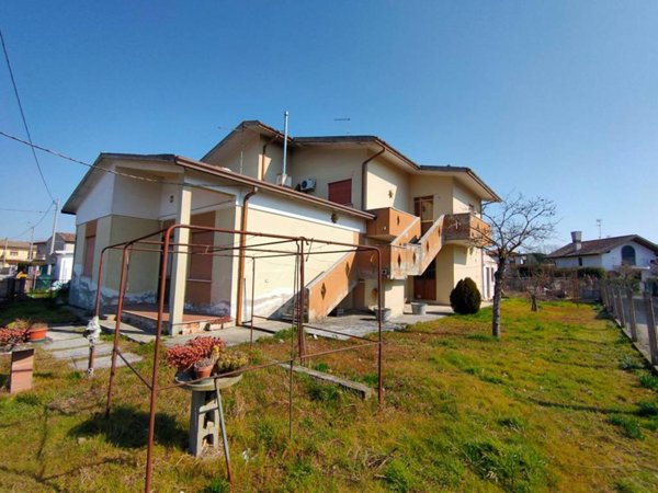 casa indipendente in vendita a Porto Viro