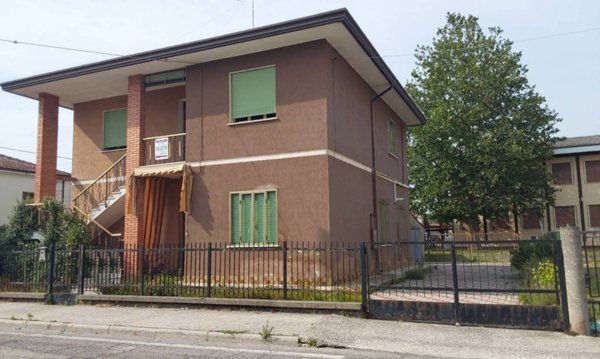 casa indipendente in vendita a Porto Viro