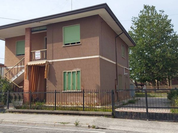 casa indipendente in vendita a Porto Viro