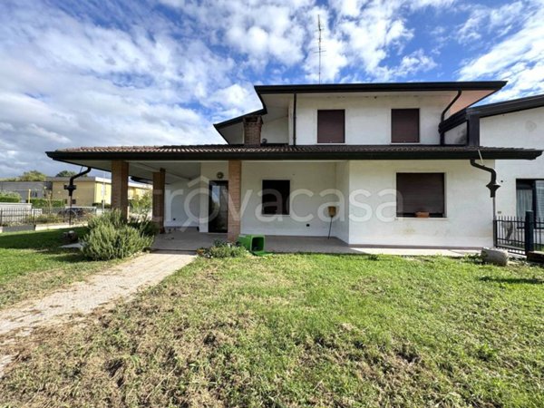 locale commerciale in vendita a Porto Viro