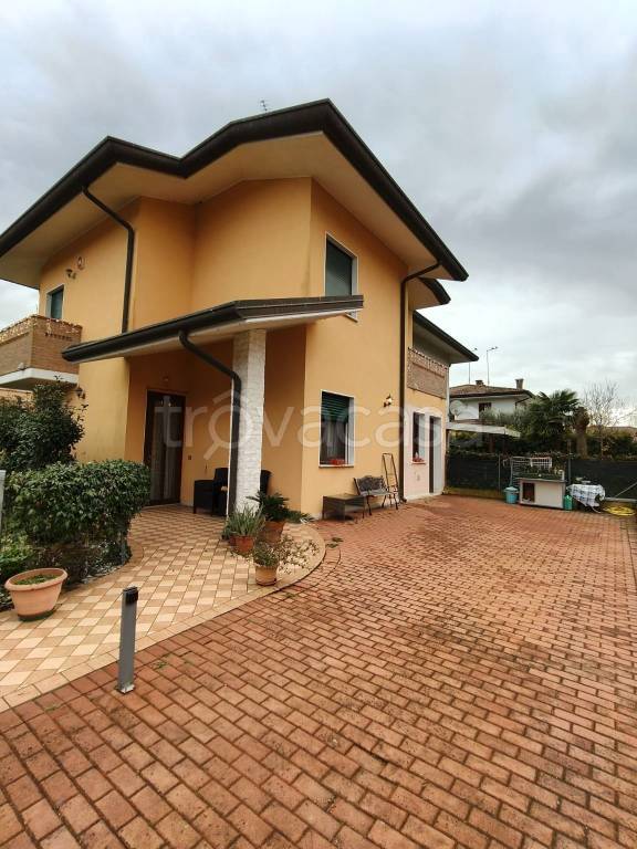 casa indipendente in vendita a Porto Viro