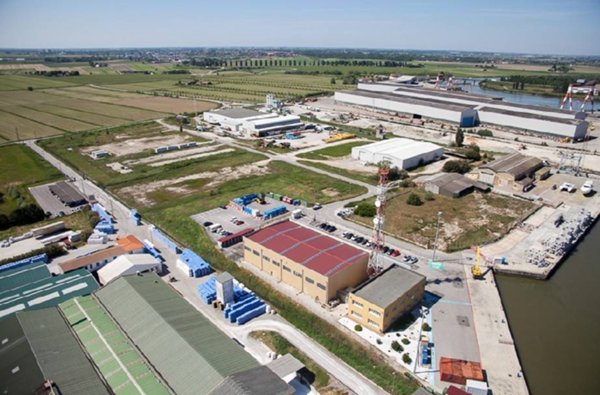locale commerciale in vendita a Porto Viro