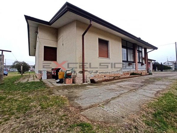 casa indipendente in vendita a Porto Viro