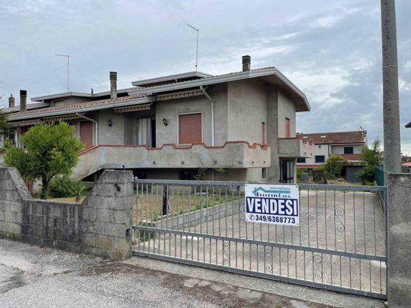 casa indipendente in vendita a Porto Viro