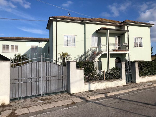 casa indipendente in vendita a Porto Viro