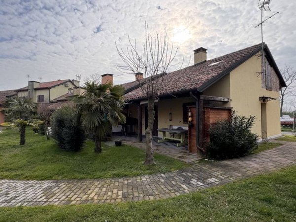 appartamento in vendita a Porto Viro in zona Porto Levante