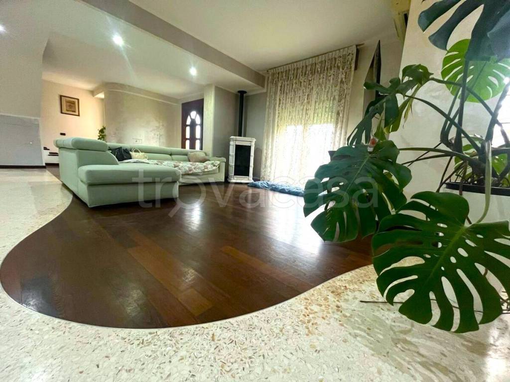 casa indipendente in vendita a Porto Viro