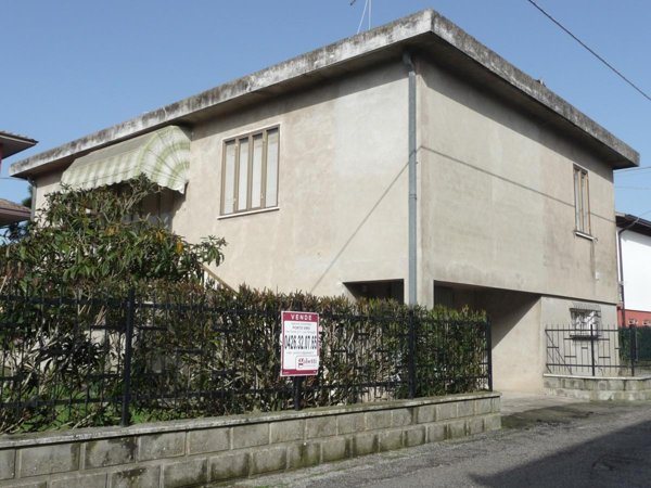 casa indipendente in vendita a Porto Viro