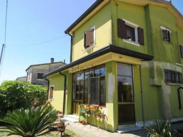 casa indipendente in vendita a Porto Viro