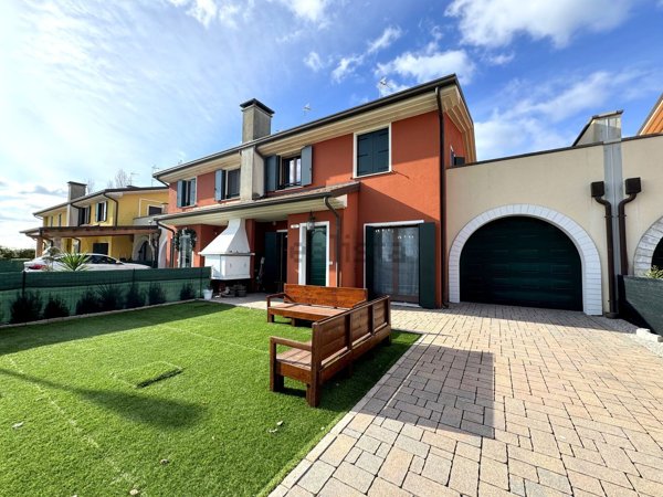 casa indipendente in vendita a Porto Viro