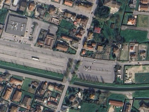 locale commerciale in vendita a Porto Viro