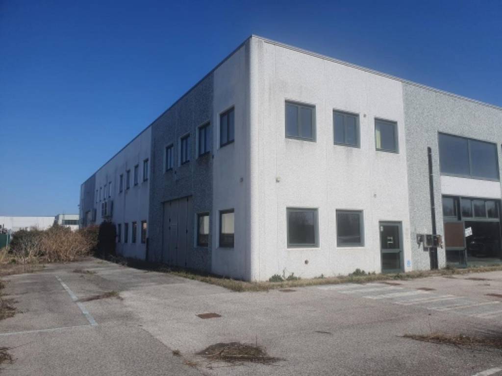 locale commerciale in vendita a Porto Viro