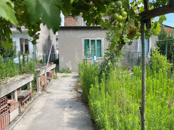 casa indipendente in vendita a Porto Viro