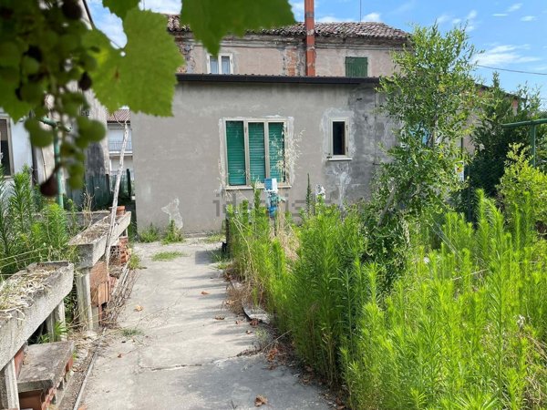casa indipendente in vendita a Porto Viro