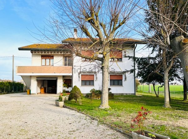 casa indipendente in vendita a Porto Viro