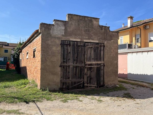 locale commerciale in vendita a Porto Viro