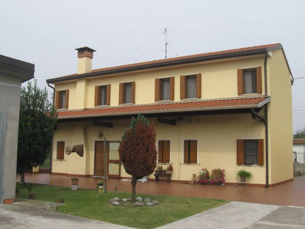 casa indipendente in vendita a Porto Viro