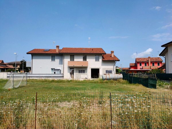casa indipendente in vendita a Porto Viro