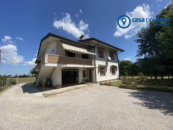 casa indipendente in vendita a Porto Viro