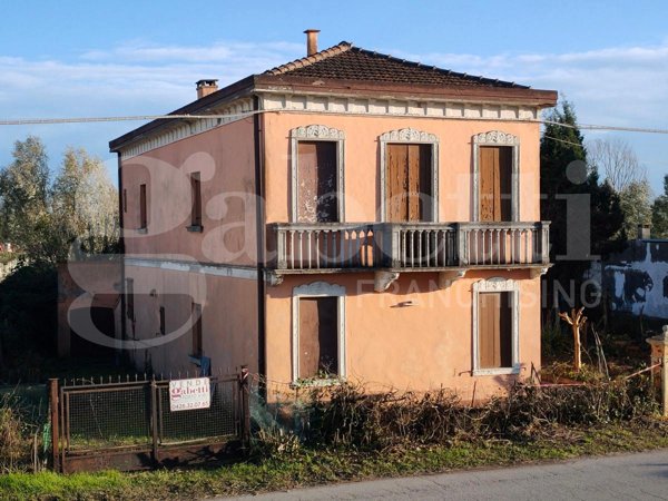 casa indipendente in vendita a Porto Viro