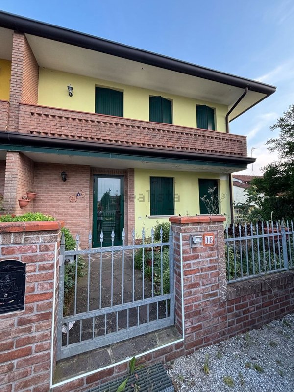 casa indipendente in vendita a Porto Viro