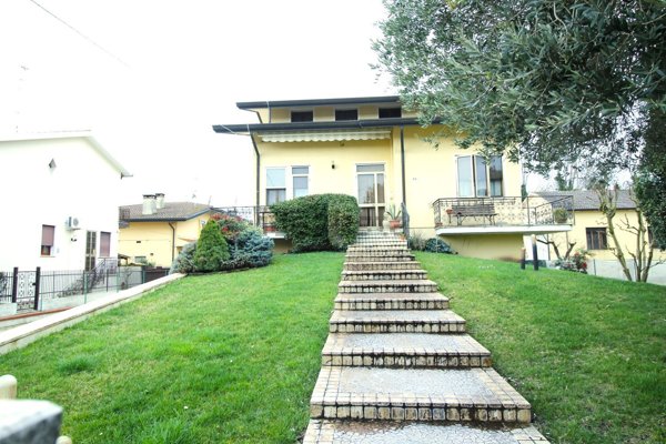 casa indipendente in vendita a Porto Viro