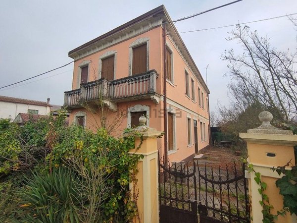 casa indipendente in vendita a Porto Viro