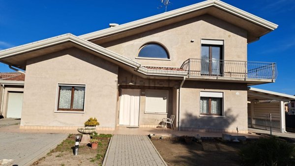 casa indipendente in vendita a Porto Viro