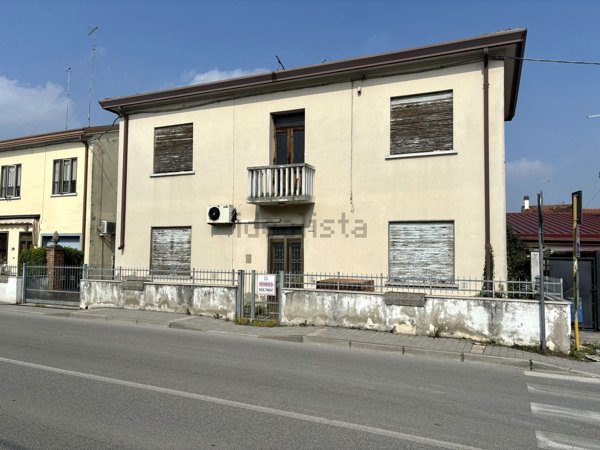 casa indipendente in vendita a Porto Viro