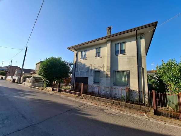 casa indipendente in vendita a Porto Viro