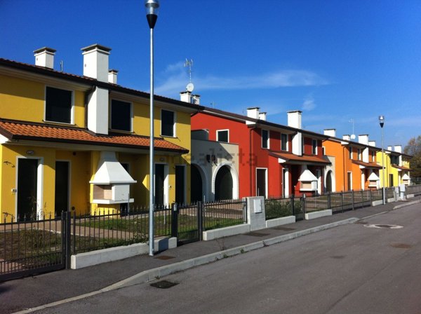 casa indipendente in vendita a Porto Viro