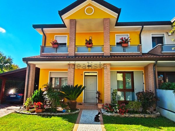 casa indipendente in vendita a Porto Viro