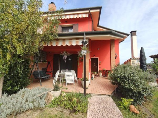 casa indipendente in vendita a Porto Viro